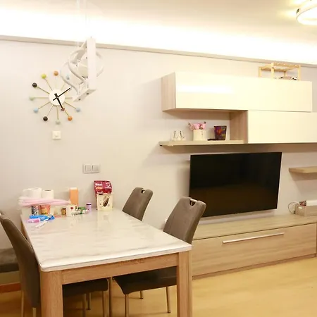 Bcn Center 10min/beach 3min/tren2min/alcampo 1min Apartment Sant Adria de Besos