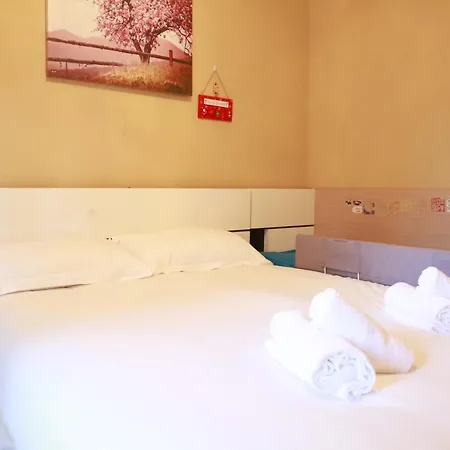 Bcn Center 10min/beach 3min/tren2min/alcampo 1min Apartment Sant Adria de Besos