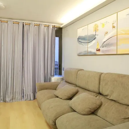 Bcn Center 10min/beach 3min/tren2min/alcampo 1min Sant Adria de Besos