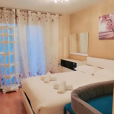 Bcn Center 10min/beach 3min/tren2min/alcampo 1min Apartment *